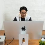 Macbook White Milik Upie Guava Ciptakan Pelangi Di Mars