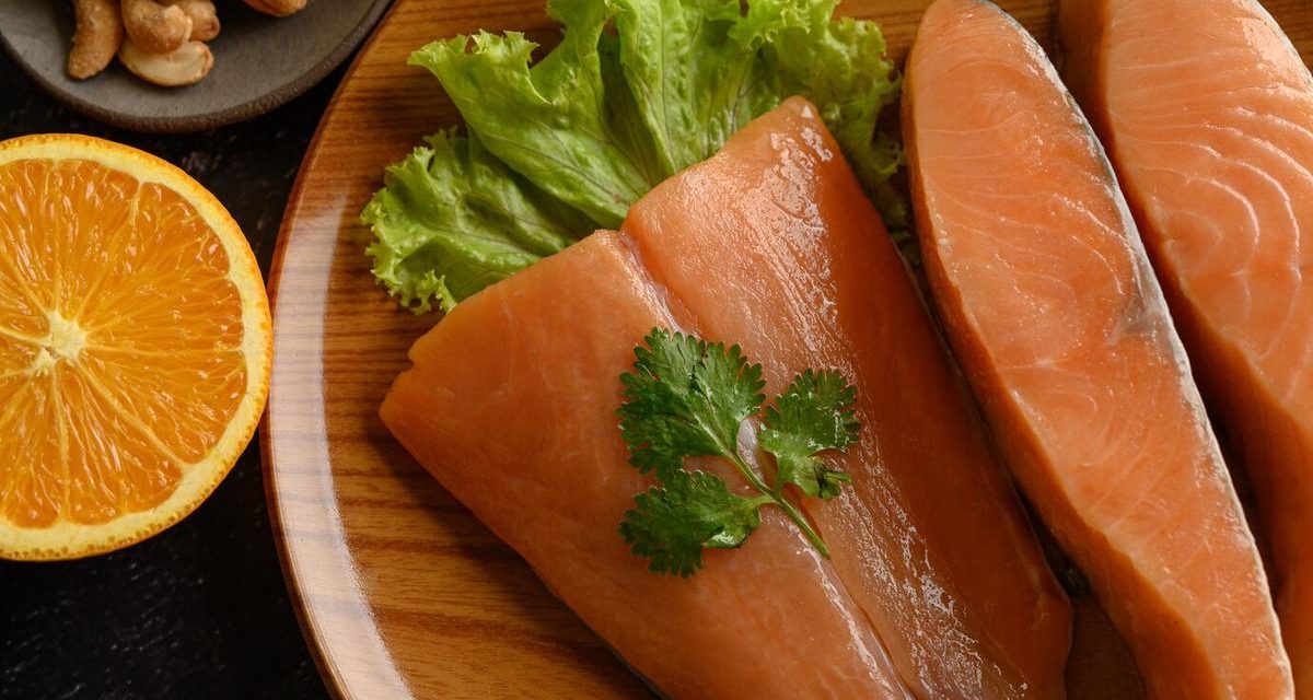 Cara Mudah Menghilangkan Duri Ikan Salmon Tanpa Ribet