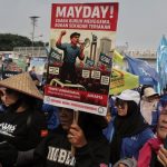 Peringatan May Day, Ribuan Buruh Duduki Depan Gedung DPR