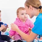 Cara Memilih Babysitter Yang Tepat Untuk Anak Pertama Kamu
