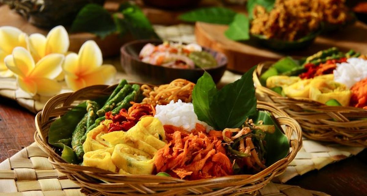 Kuliner Khas Bali, Nasi Campur Hadir Dengan Lauk Beragam