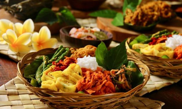 Kuliner Khas Bali, Nasi Campur Hadir Dengan Lauk Beragam